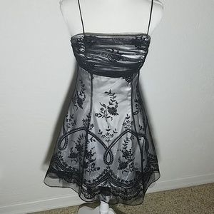 Formal dress. Black lace with flower inlays.